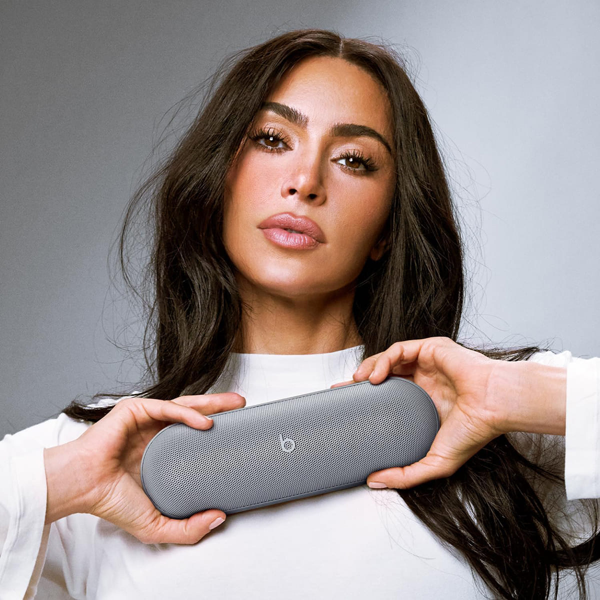 Beats Pill x Kim Kardashian Bezprzewodowy głośnik Bluetooth – Ciemnoszary (Dark Gray) Beats Pill x Kim Kardashian Bezprzewodowy głośnik Bluetooth – Ciemnoszary (Dark Gray)