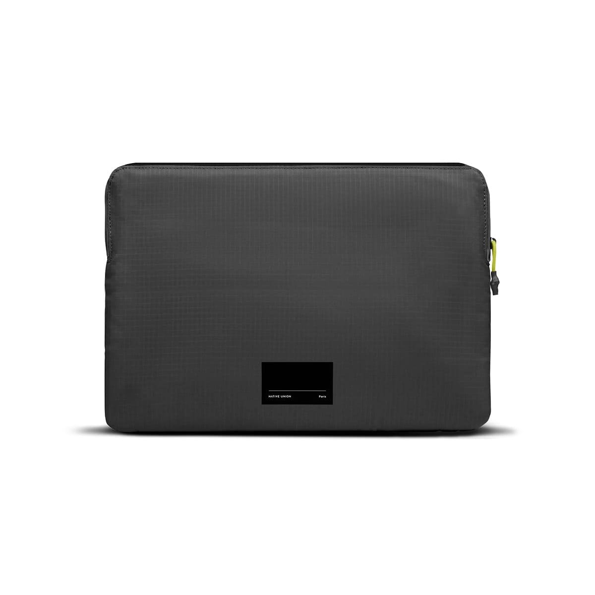 Native Union Ultralight Sleeve Etui ochronne do Macbook Air 15 - Czarne