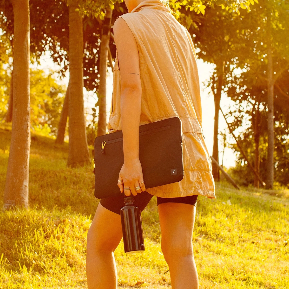 Native Union Ultralight Sleeve Etui ochronne do Macbook Pro 16 - Czarne