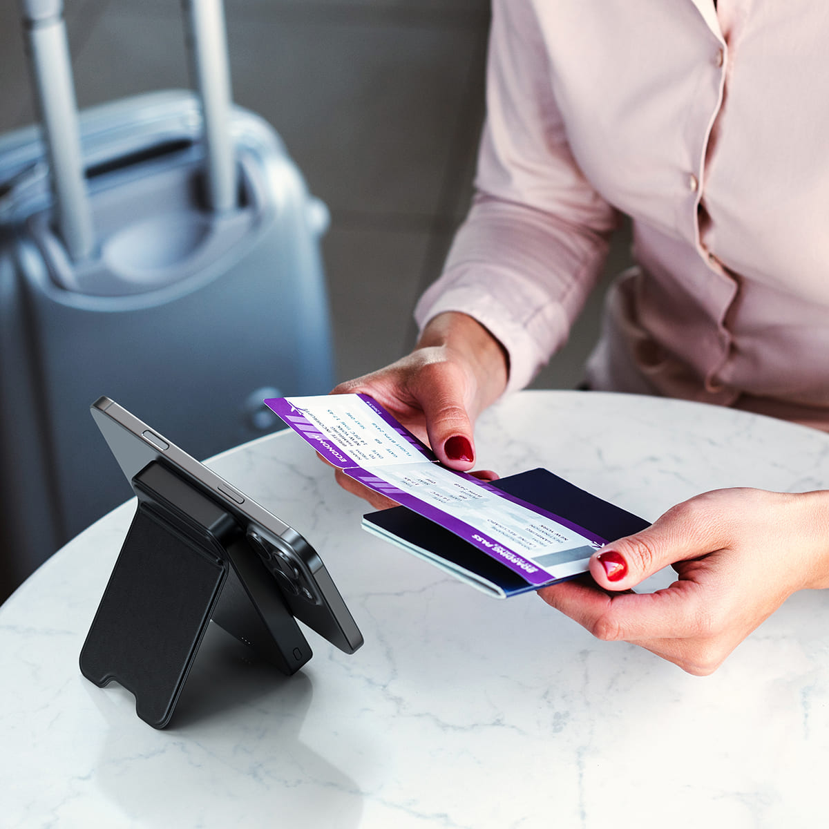 Satechi OntheGo Magnetyczny powerbank z podstawką 10.000 mAh kompatybilny z MagSafe i Qi2 - Czarny