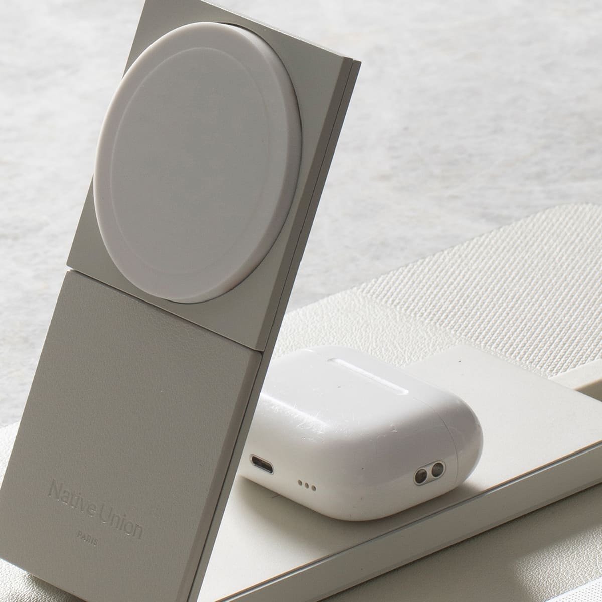 Native Union Rise Wireless Charger Bezprzewodowa ładowarka 15W do dwóch urządzeń kompatybilna z MagSafe